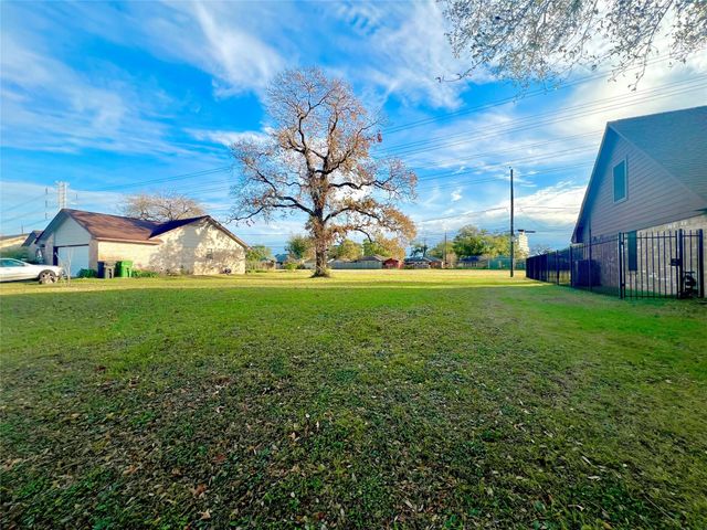 1115 Gardendale Drive, Houston, TX 77018