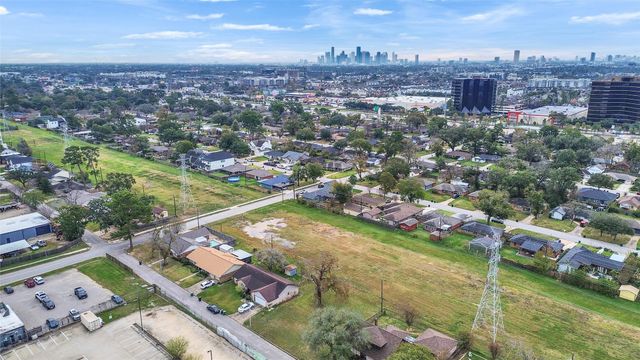 1115 Gardendale Drive, Houston, TX 77018