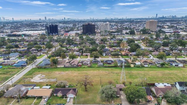 1115 Gardendale Drive, Houston, TX 77018