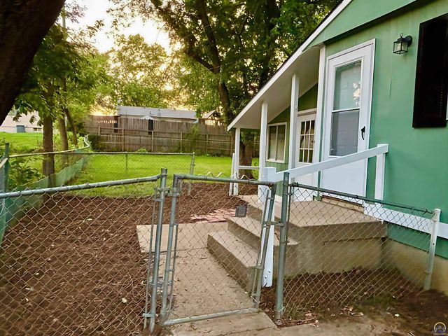 873 SE Brookside DR, Topeka, KS 66607