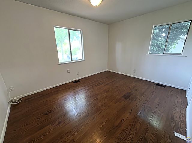 873 SE Brookside DR, Topeka, KS 66607