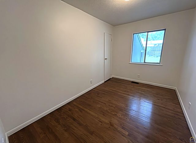 873 SE Brookside DR, Topeka, KS 66607