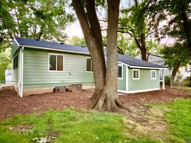 873 SE Brookside DR, Topeka, KS 66607
