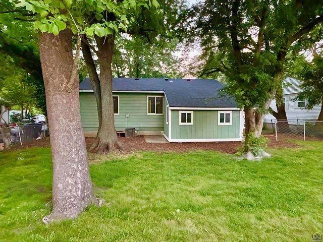 873 SE Brookside DR, Topeka, KS 66607