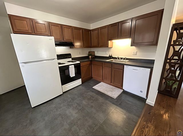 873 SE Brookside DR, Topeka, KS 66607