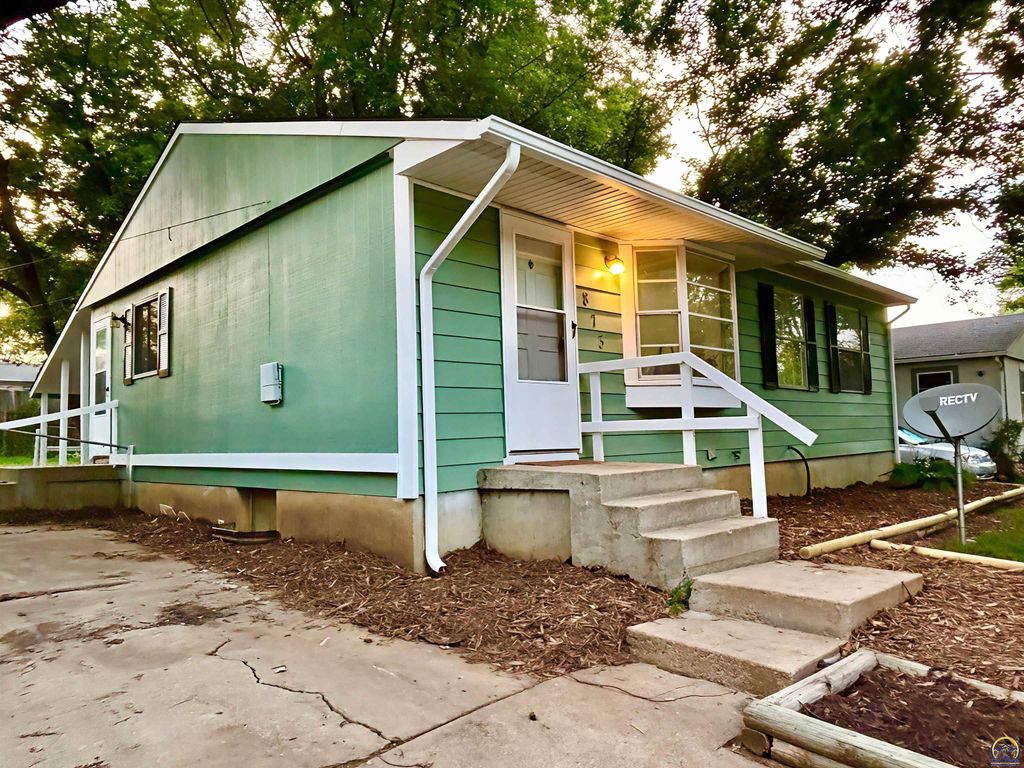 873 SE Brookside DR, Topeka, KS 66607