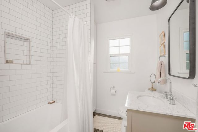 3667 Greenfield Avenue, Los Angeles, CA 90034