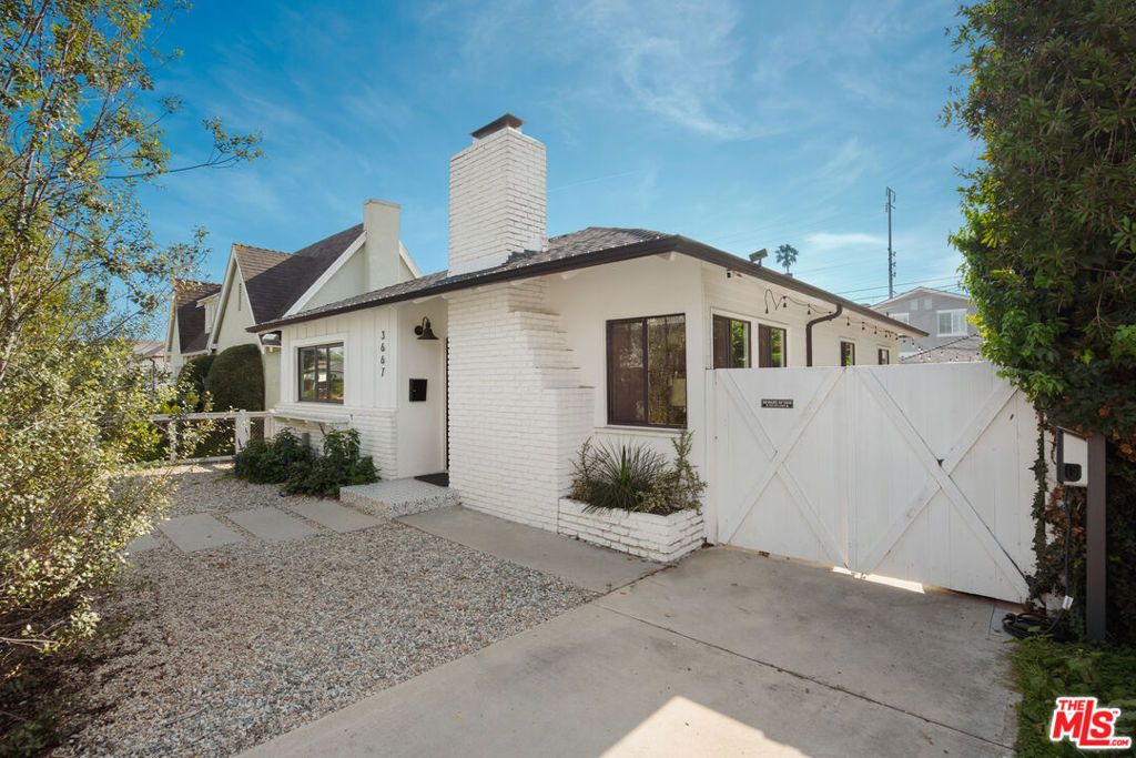 Image 1 of property listing at 3667 Greenfield Avenue, Los Angeles, CA 90034