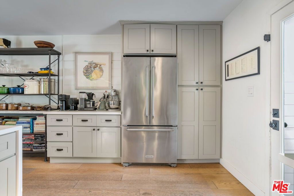 Image 13 of property listing at 3667 Greenfield Avenue, Los Angeles, CA 90034