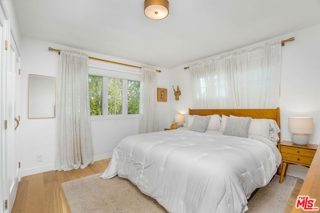 Image 14 of property listing at 3667 Greenfield Avenue, Los Angeles, CA 90034