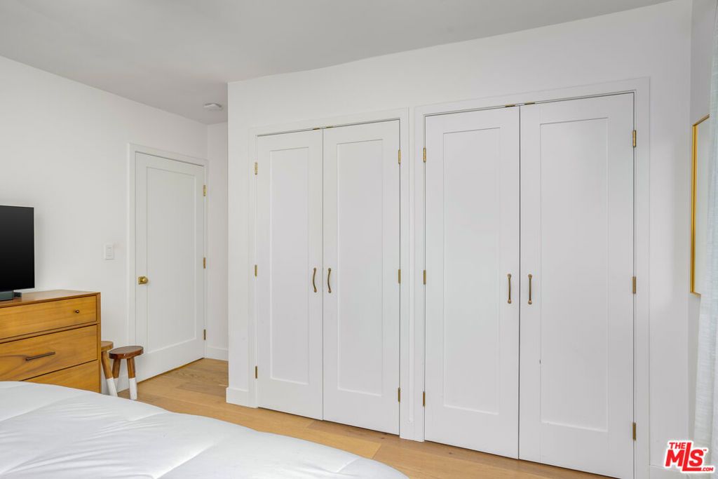 Image 16 of property listing at 3667 Greenfield Avenue, Los Angeles, CA 90034