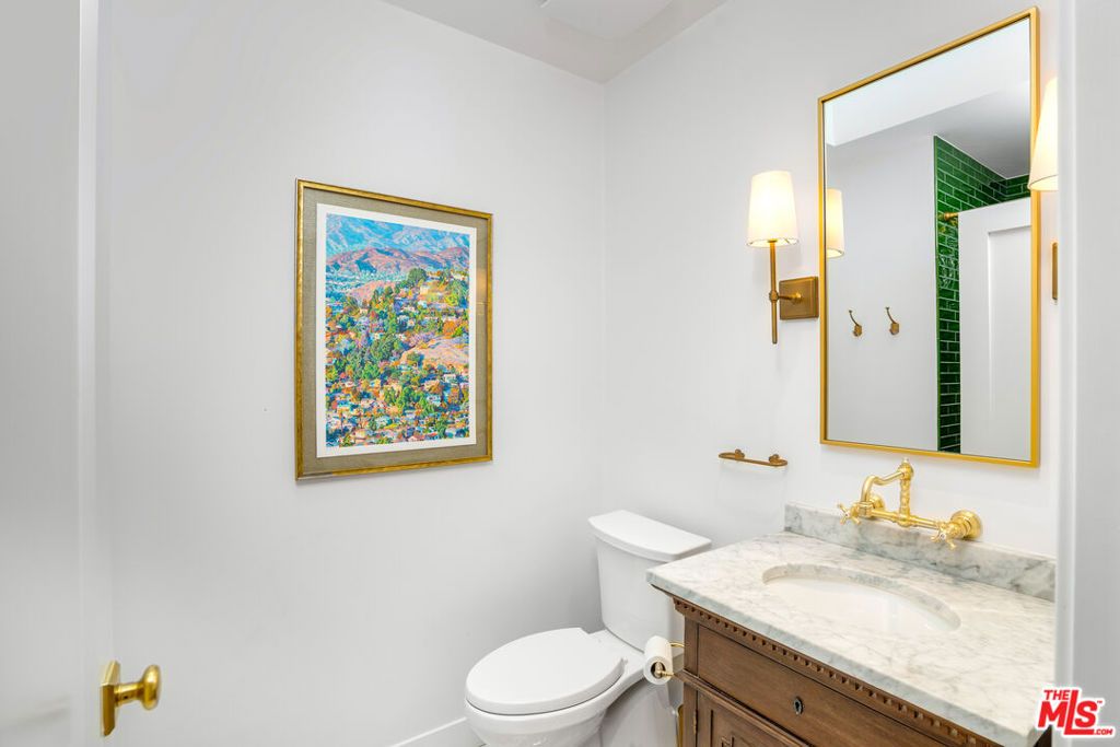 Image 21 of property listing at 3667 Greenfield Avenue, Los Angeles, CA 90034