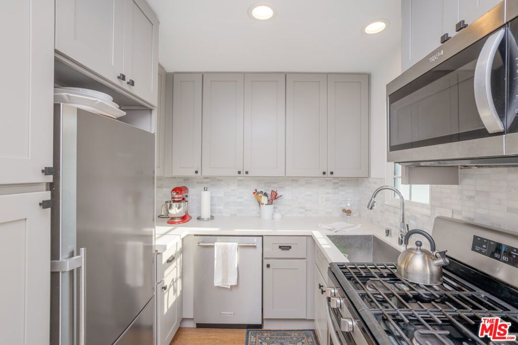 Image 23 of property listing at 3667 Greenfield Avenue, Los Angeles, CA 90034