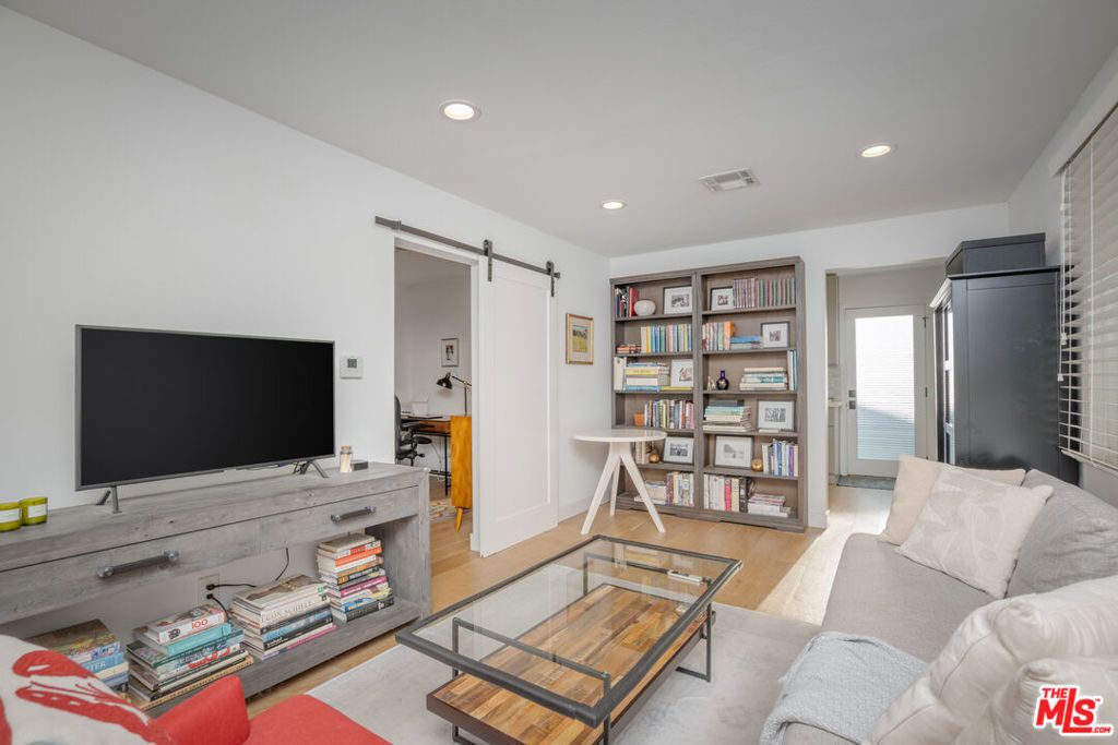 Image 26 of property listing at 3667 Greenfield Avenue, Los Angeles, CA 90034