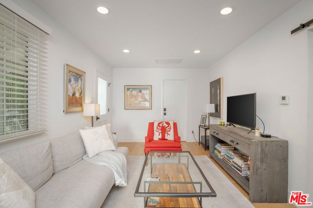 Image 27 of property listing at 3667 Greenfield Avenue, Los Angeles, CA 90034