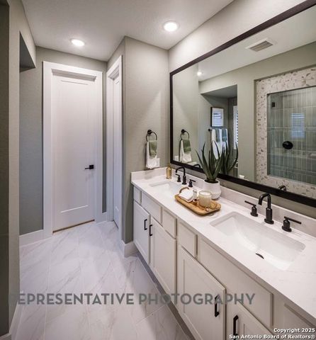 383 White Oak, Castroville, TX 78009