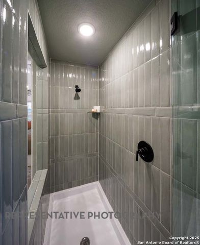 383 White Oak, Castroville, TX 78009