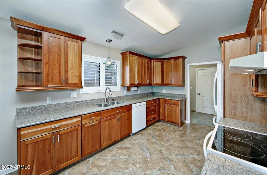 Image 7 of property listing at 7184 E PIONEER Lane, Prescott Valley, AZ 86314