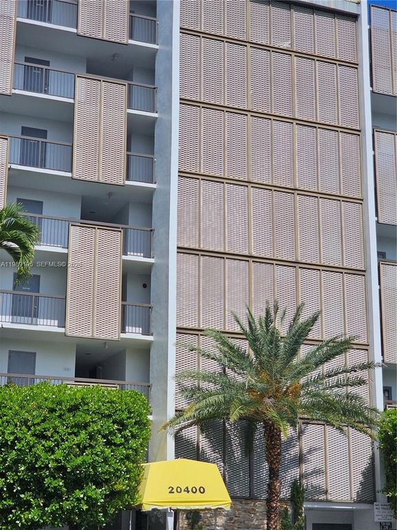20400 W Country Club Drive 601, Aventura, FL 33180