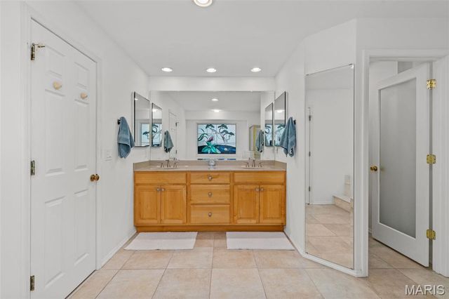 915 Timber Glen Lane, Ballwin, MO 63021