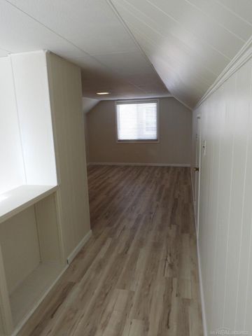 27247 Leroy Drive, Roseville, MI 48066