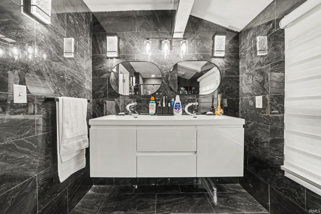 53759 Cleveland Trails Drive, Elkhart, IN 46514