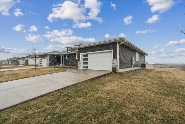 3001 Sherwood Drive, Marion, IA 52302