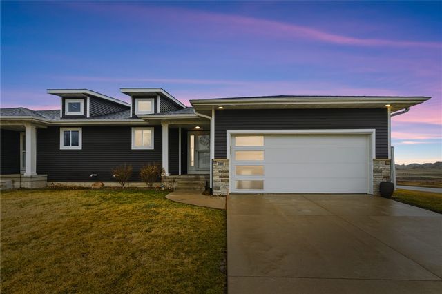 3001 Sherwood Drive, Marion, IA 52302