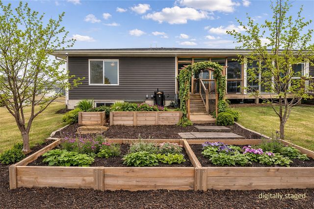 3001 Sherwood Drive, Marion, IA 52302