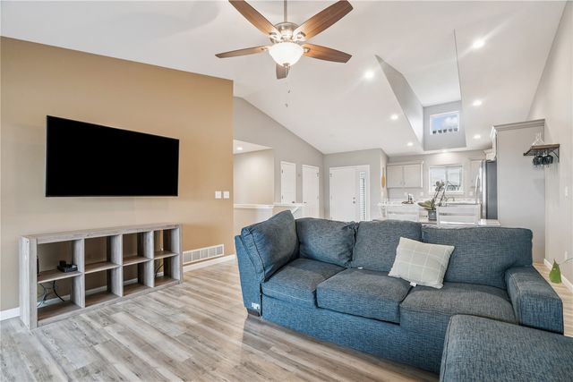 3001 Sherwood Drive, Marion, IA 52302