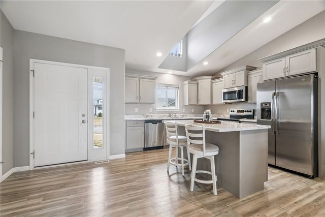 3001 Sherwood Drive, Marion, IA 52302