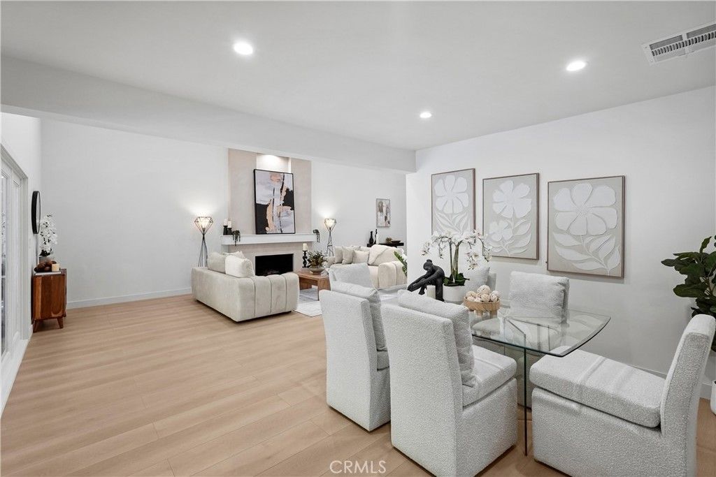 Image 10 of property listing at 6221 Mammoth, Valley Glen, CA 91401