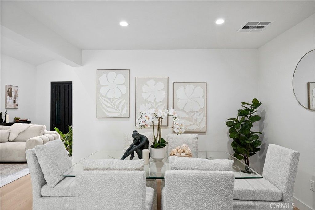 Image 12 of property listing at 6221 Mammoth, Valley Glen, CA 91401