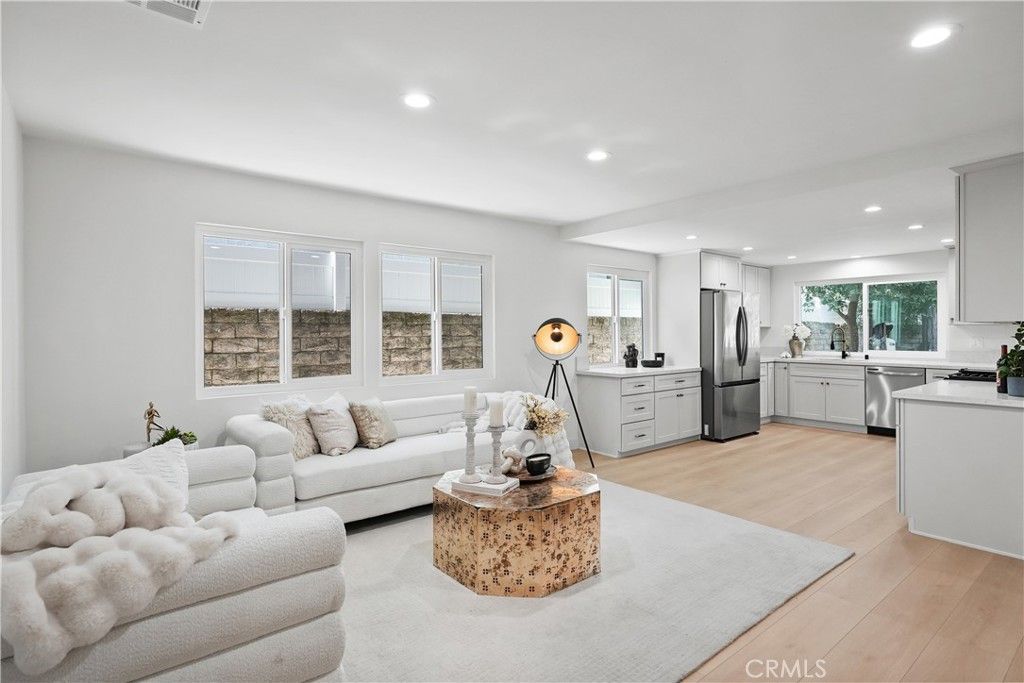 Image 13 of property listing at 6221 Mammoth, Valley Glen, CA 91401
