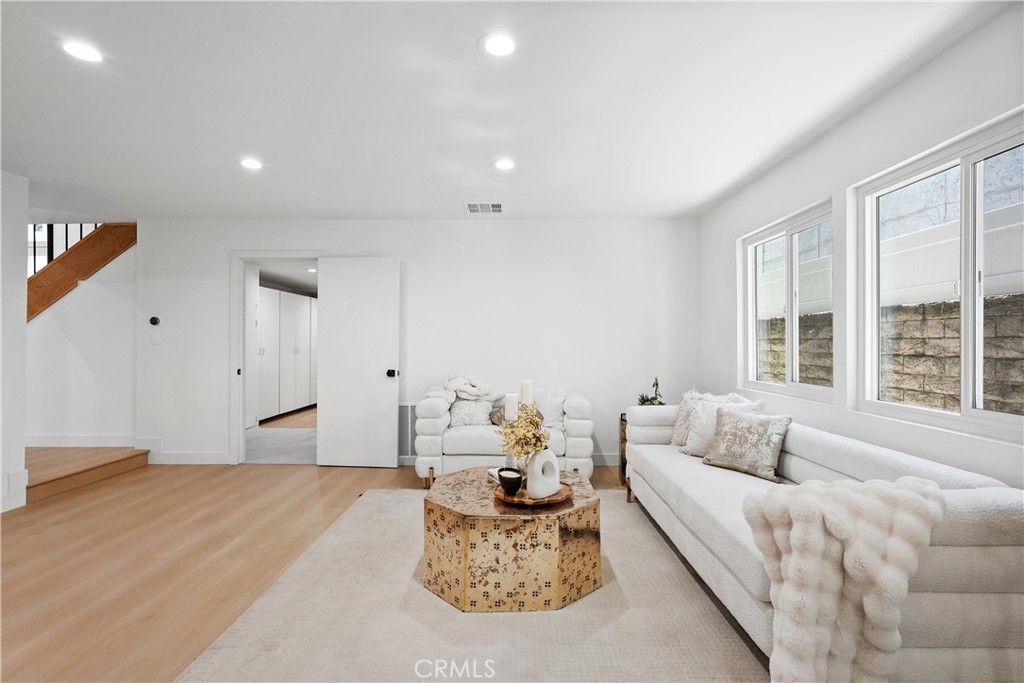 Image 14 of property listing at 6221 Mammoth, Valley Glen, CA 91401