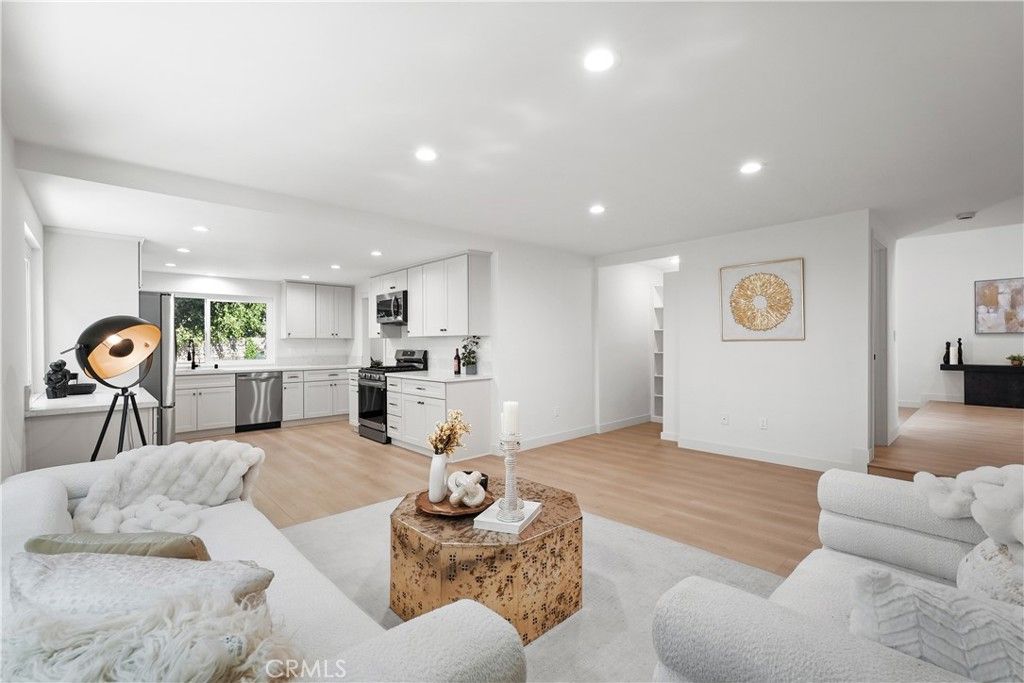 Image 15 of property listing at 6221 Mammoth, Valley Glen, CA 91401