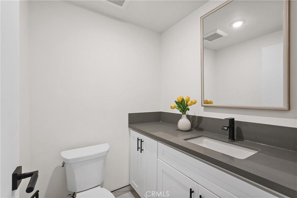 Image 18 of property listing at 6221 Mammoth, Valley Glen, CA 91401