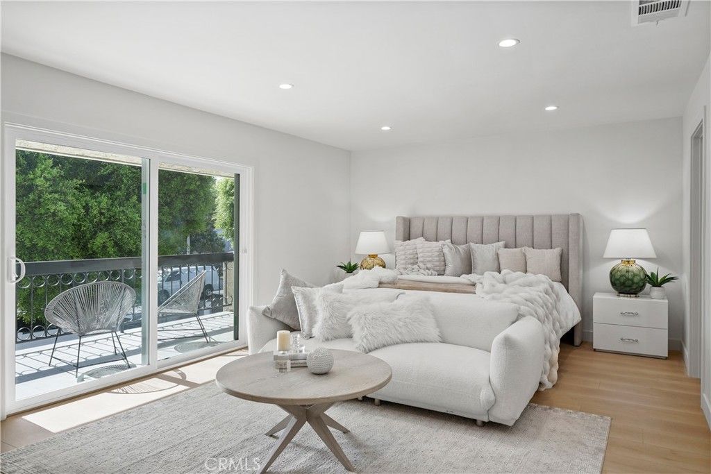 Image 20 of property listing at 6221 Mammoth, Valley Glen, CA 91401