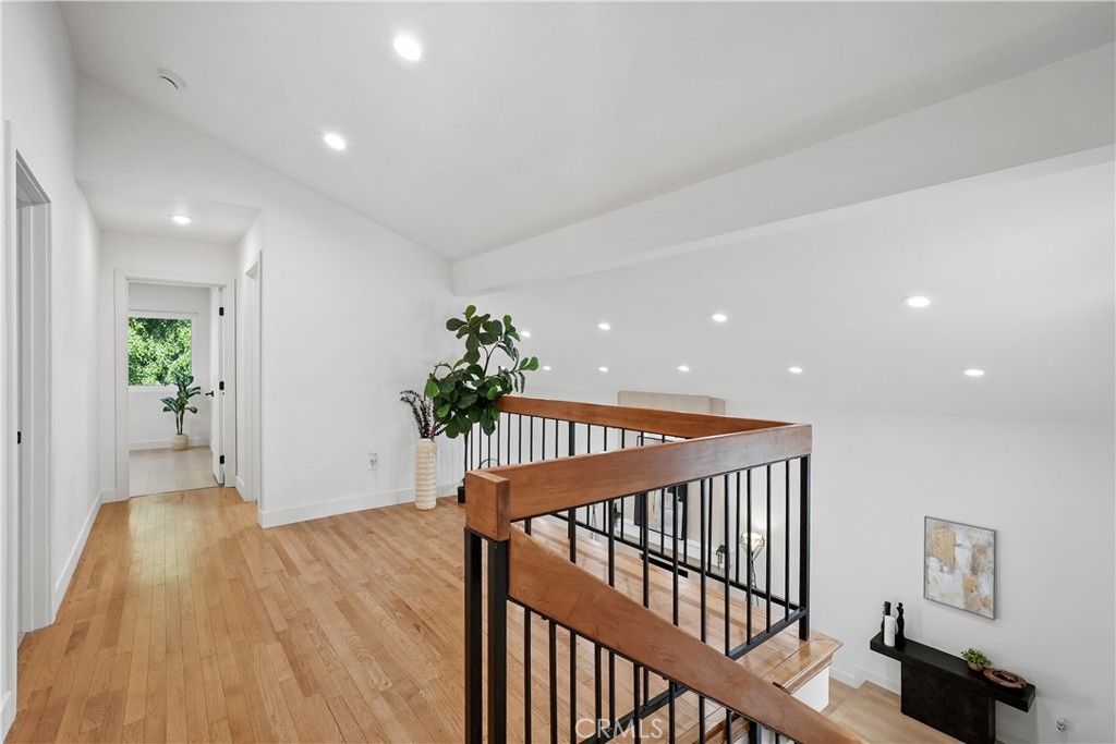 Image 27 of property listing at 6221 Mammoth, Valley Glen, CA 91401