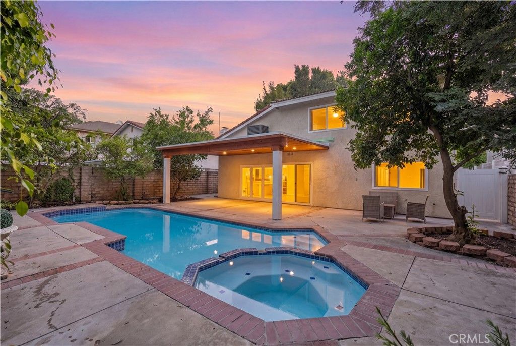 Image 3 of property listing at 6221 Mammoth, Valley Glen, CA 91401