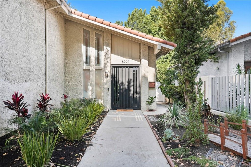 Image 4 of property listing at 6221 Mammoth, Valley Glen, CA 91401