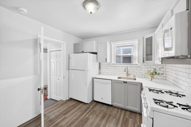 24163 New York Street, Dearborn, MI 48124