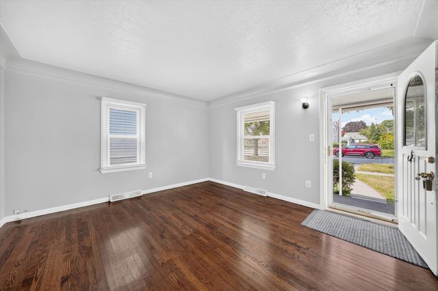 24163 New York Street, Dearborn, MI 48124