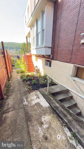 1742 MINERAL SPRING RD, Reading, PA 19602