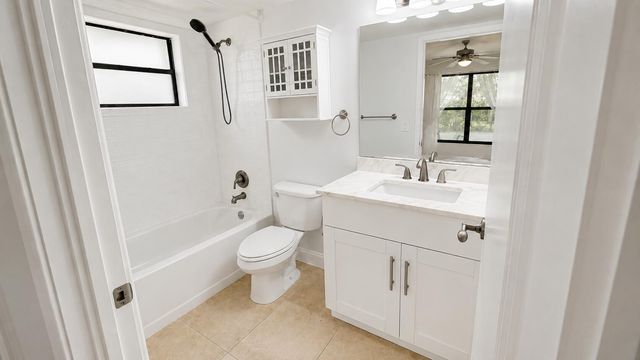 1463 Lake Crystal Drive G, West Palm Beach, FL 33411