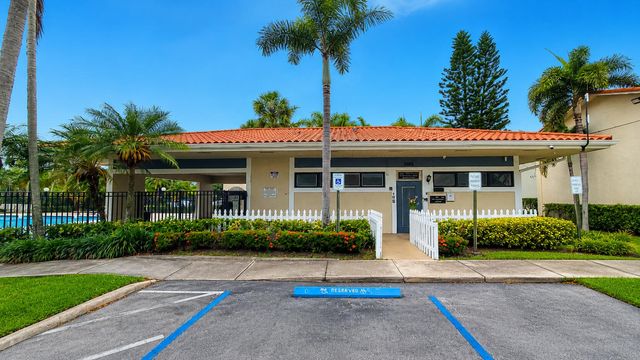 1463 Lake Crystal Drive G, West Palm Beach, FL 33411