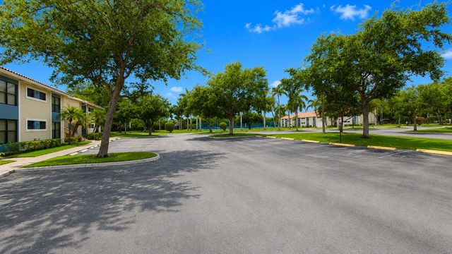 1463 Lake Crystal Drive G, West Palm Beach, FL 33411