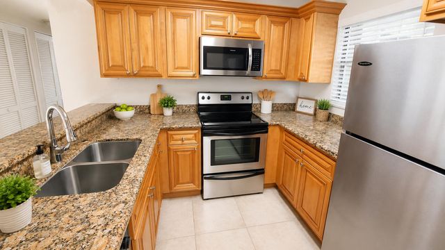 1463 Lake Crystal Drive G, West Palm Beach, FL 33411