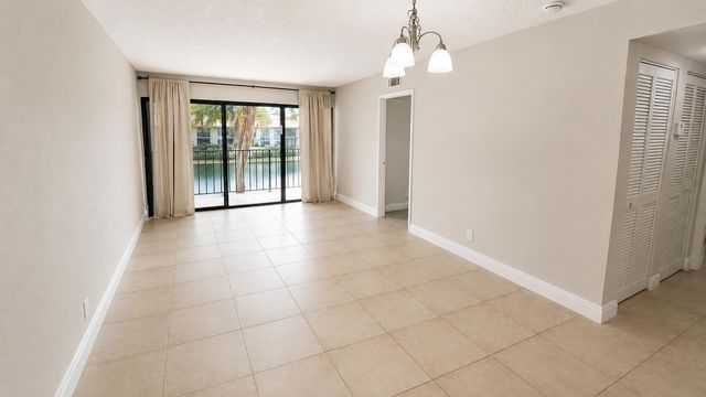 1463 Lake Crystal Drive G, West Palm Beach, FL 33411