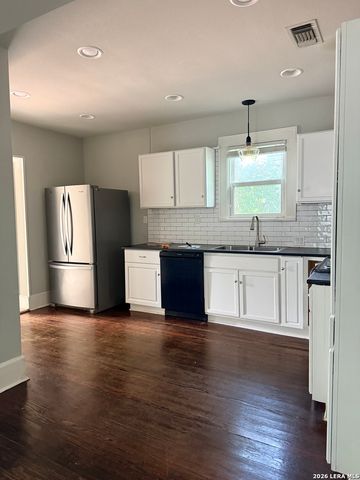 134 Corona B, San Antonio, TX 78209